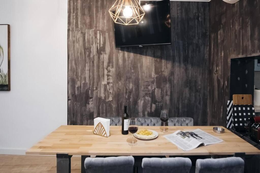 Apartamentos Plaza De Pedro Zerolo III Madrid Kültér fotó
