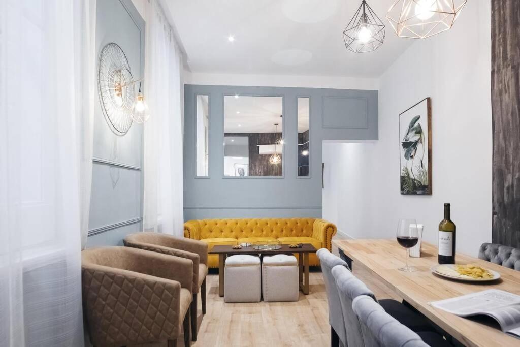 Apartamentos Plaza De Pedro Zerolo III Madrid Kültér fotó