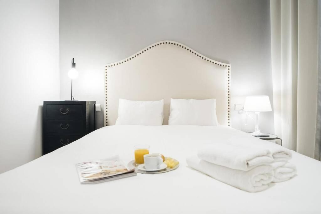 Apartamentos Plaza De Pedro Zerolo III Madrid Kültér fotó