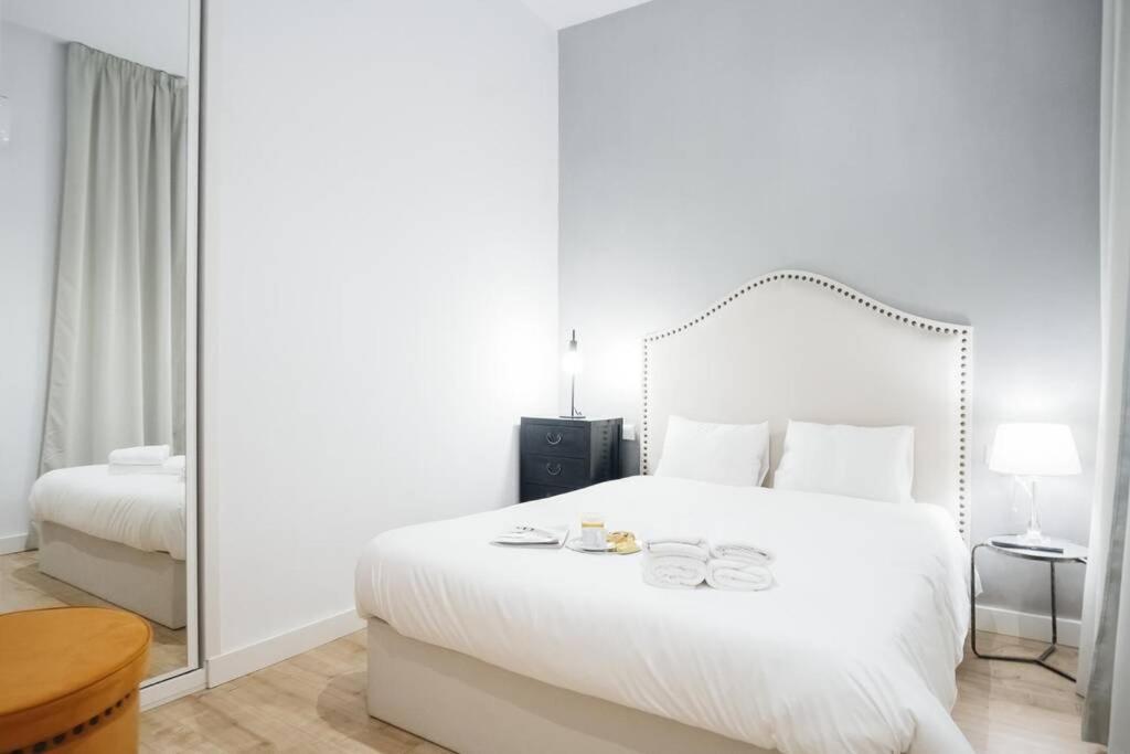 Apartamentos Plaza De Pedro Zerolo III Madrid Kültér fotó