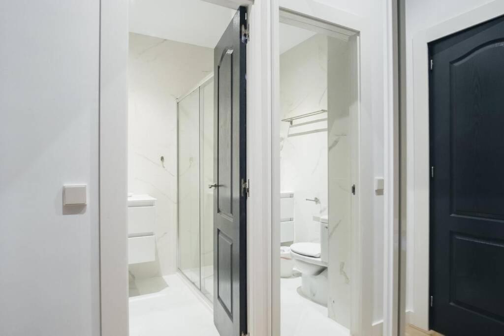 Apartamentos Plaza De Pedro Zerolo III Madrid Kültér fotó