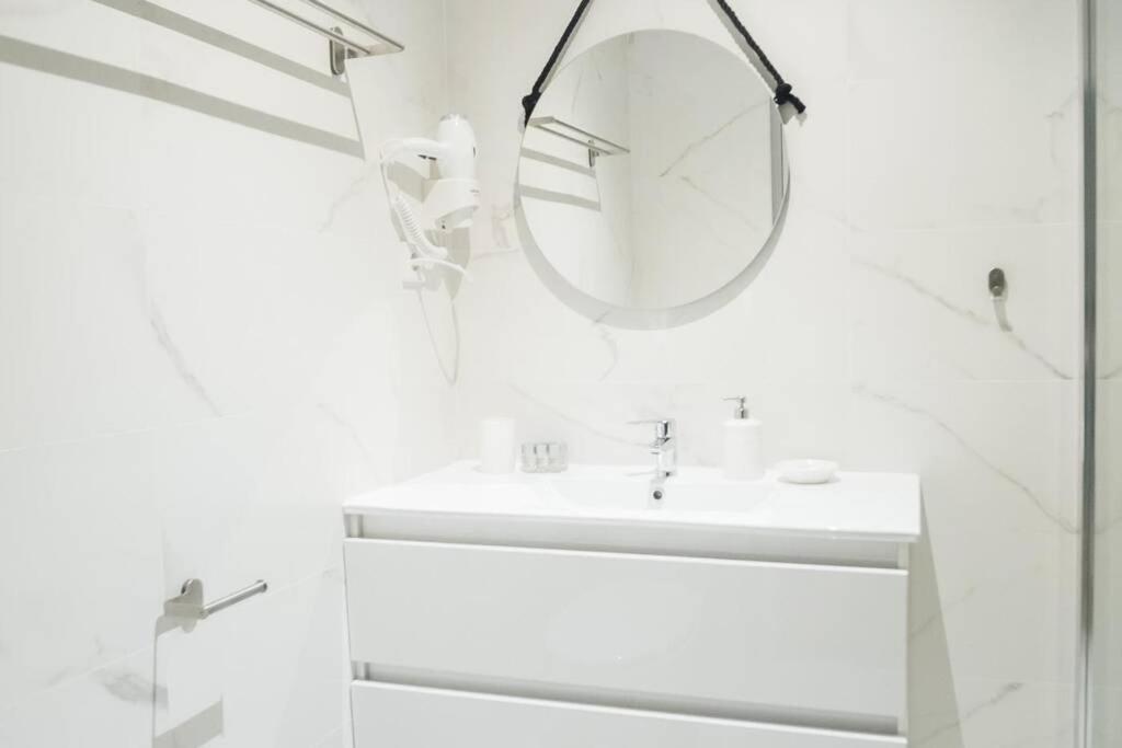 Apartamentos Plaza De Pedro Zerolo III Madrid Kültér fotó
