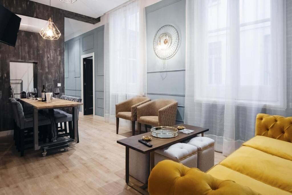 Apartamentos Plaza De Pedro Zerolo III Madrid Kültér fotó
