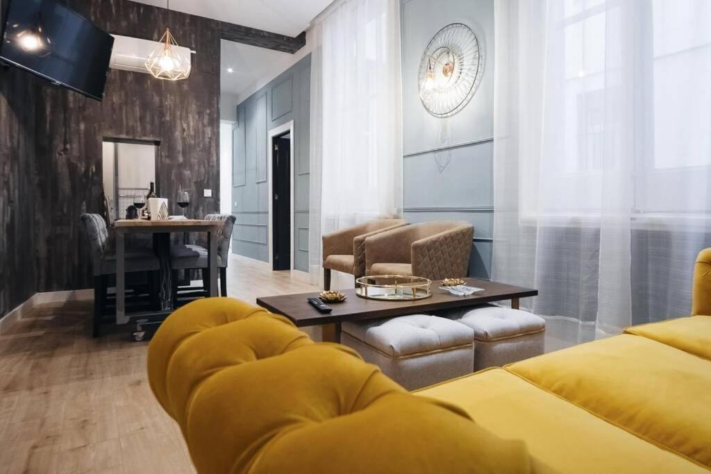 Apartamentos Plaza De Pedro Zerolo III Madrid Kültér fotó